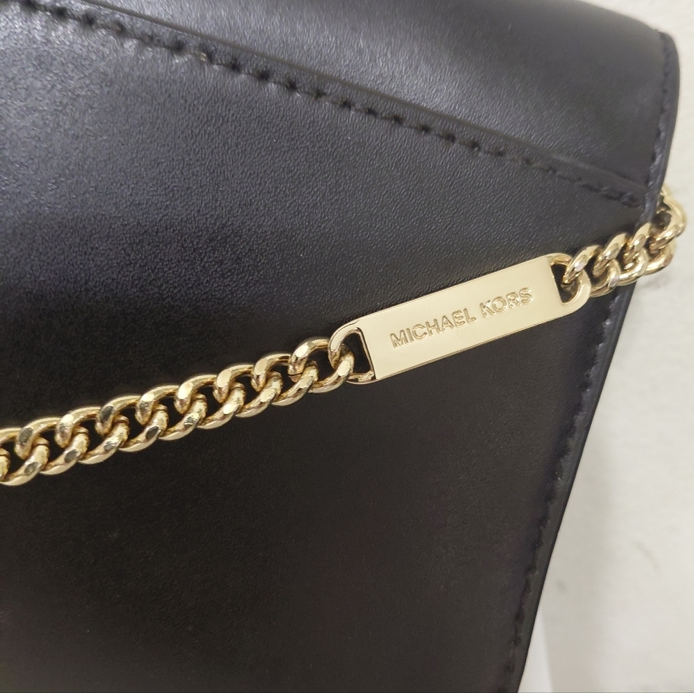 Michael Kors Bellamie COOL Black Leather Crossbody Clutch with Gold Chain - Picture 4 of 15